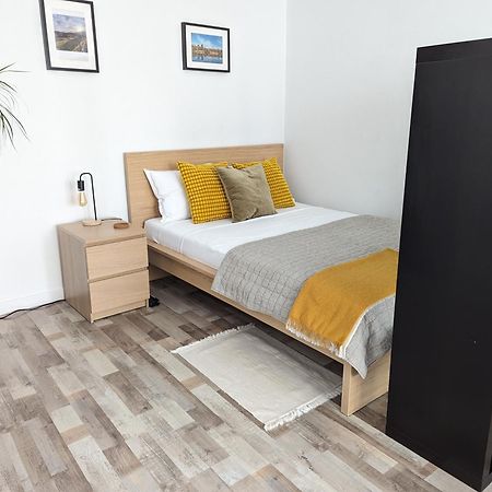 Sebastian Studio Apartment Bukares Bagian luar foto