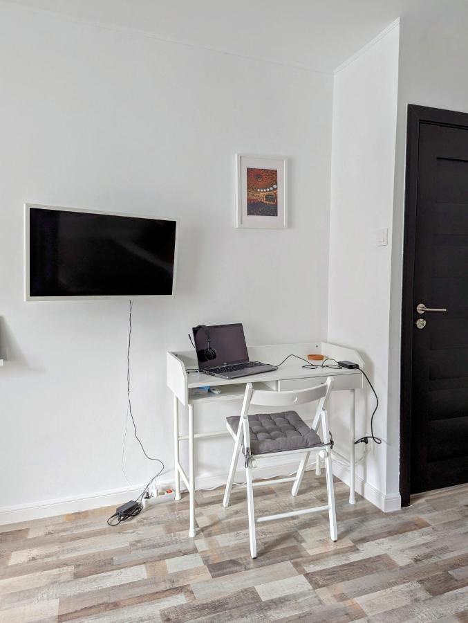 Sebastian Studio Apartment Bukares Bagian luar foto