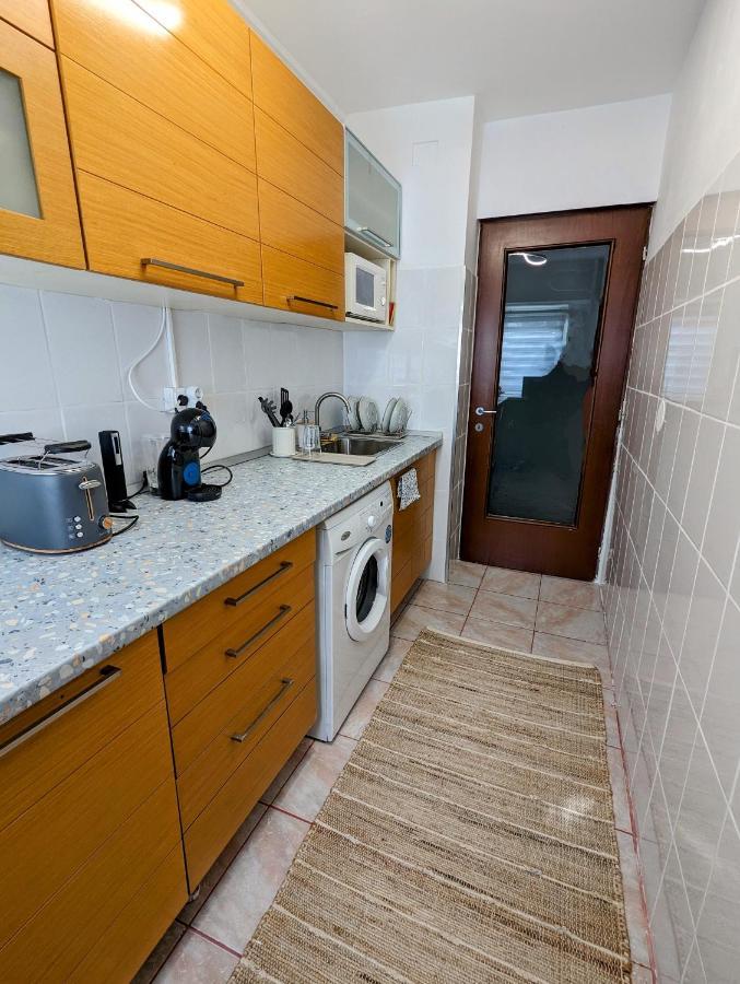 Sebastian Studio Apartment Bukares Bagian luar foto