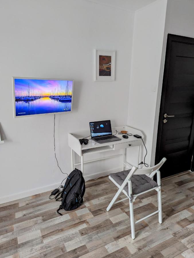 Sebastian Studio Apartment Bukares Bagian luar foto