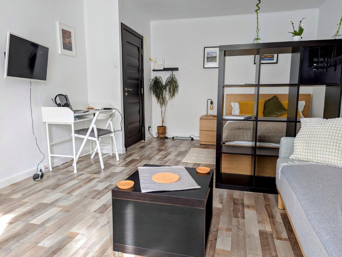 Sebastian Studio Apartment Bukares Bagian luar foto